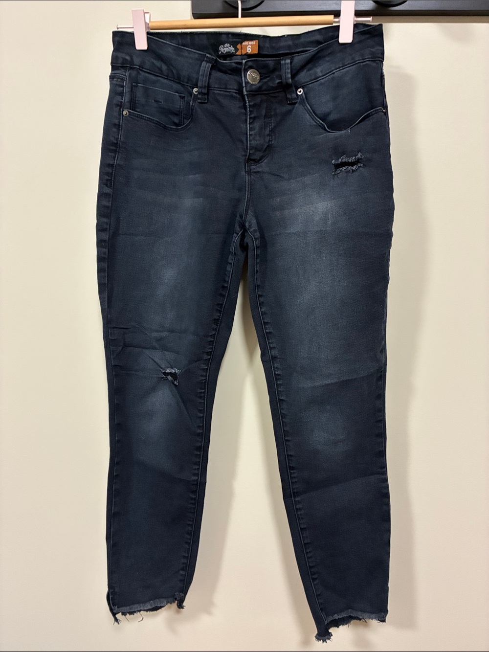 Royalty For Me Black Skinny Distressed Jeans mid rise size 6